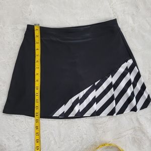 Women's Slazenger Black and White athletic skort. Sz Small
